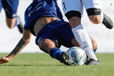 Zweikampf/Gr&auml;tsche Fu&szlig;ball